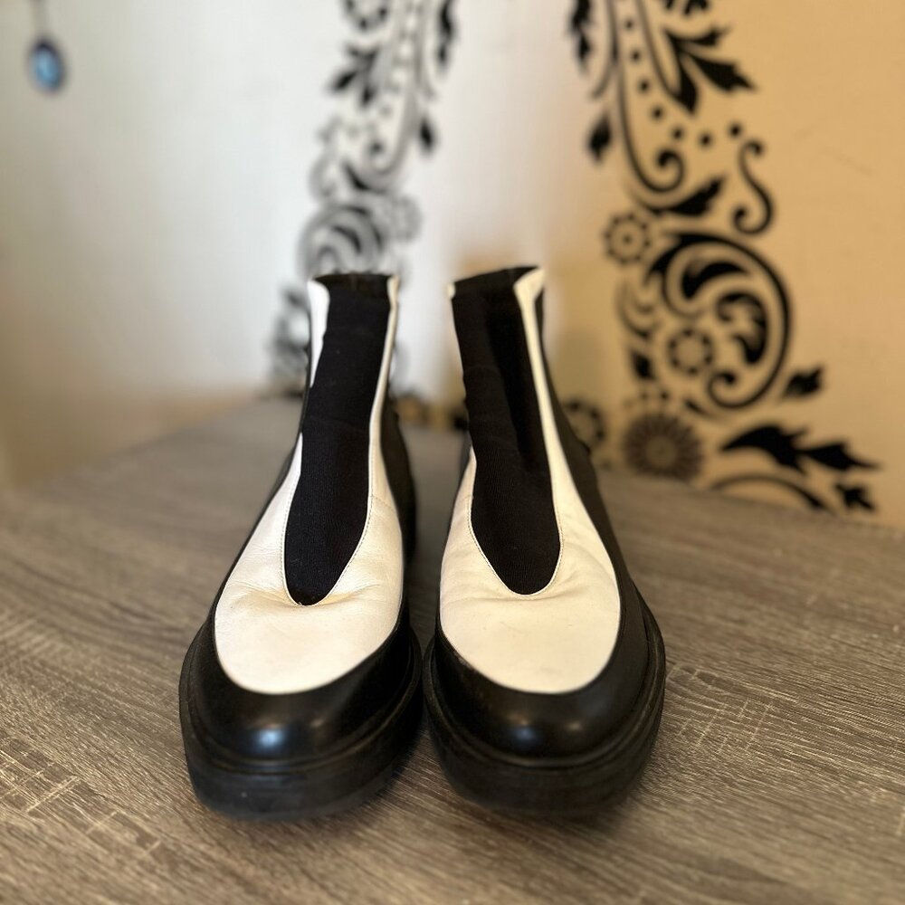 Claetyn Wood Black & White Chelsea Boots – Size 9
